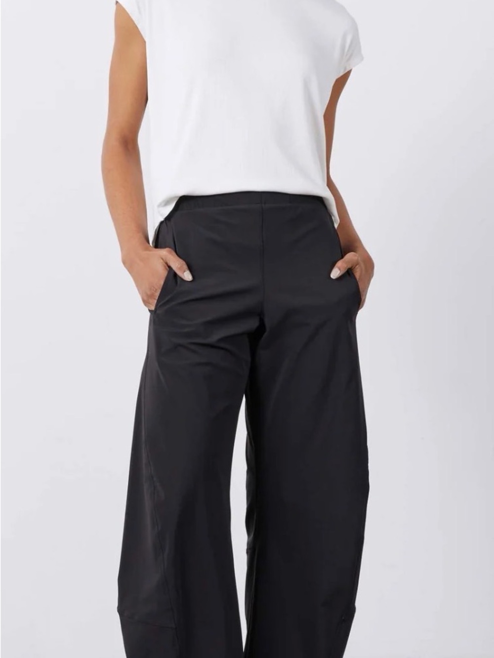 NWT Ruti On The Loose Work Pants Black 2P Barrel Leg - Picture 2 of 4